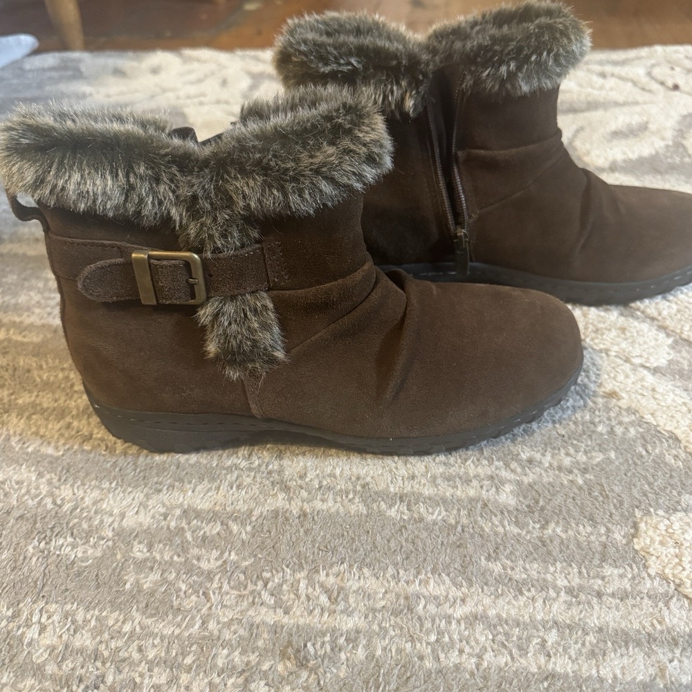Khombu Women's Suede Waterproof Boots sz 8 NWOB